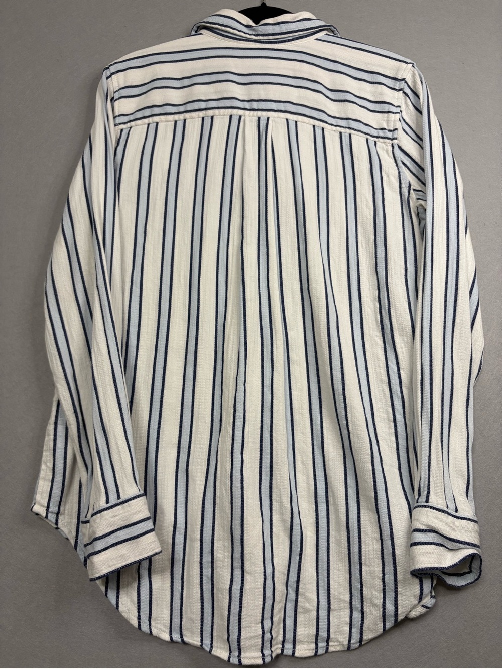 Liz Claiborne Striped Long-Sleeve Button down Shirt White/sky blue/Navy sz M - Picture 7 of 7